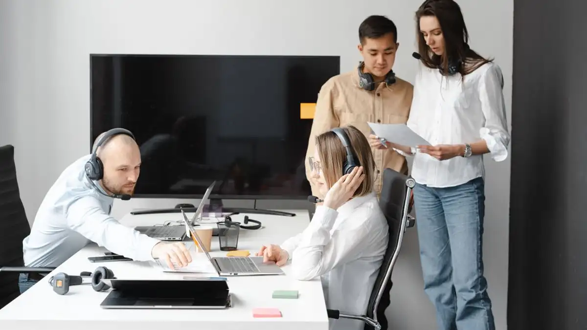 Foto stok gratis agenten de call center, bekerja, bekerja sama