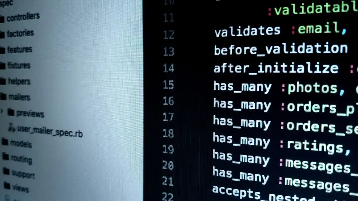 Tampilan mendetail dari kode Ruby on Rails yang menyoroti rincian pengembangan perangkat lunak.